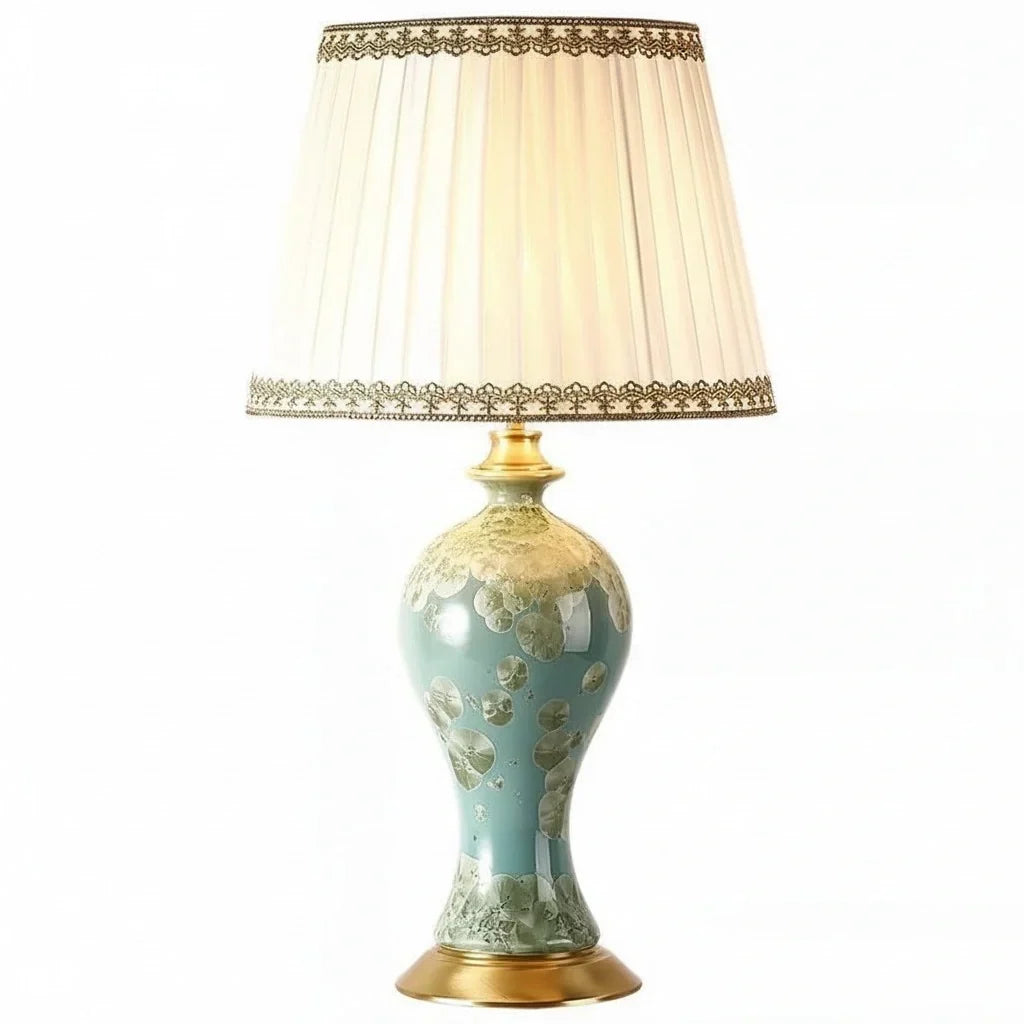 Elegantná stolná lampa z keramiky a textilu s kvetinovým motívom