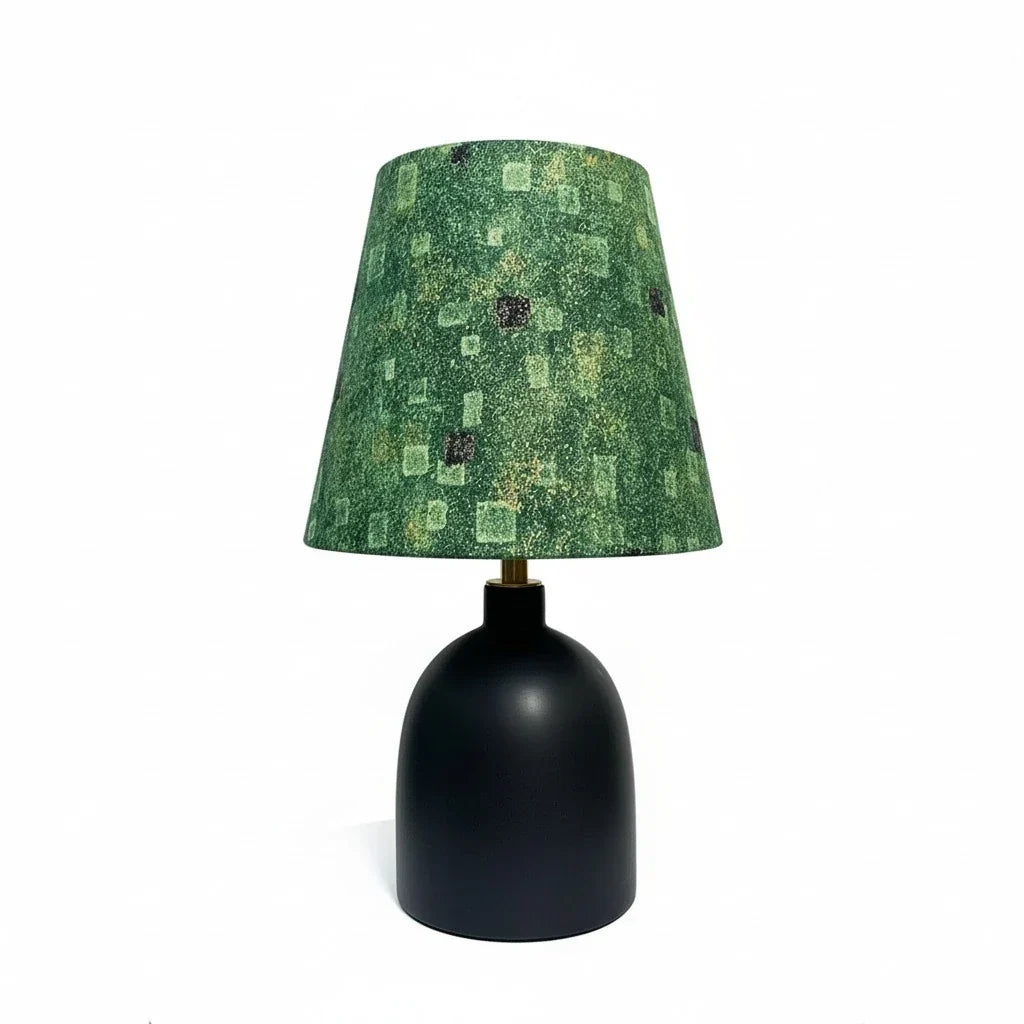 Stolná lampa z keramiky a textilu s dekoratívnym umeleckým potlačou