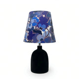 Stolná lampa z keramiky a textilu s dekoratívnym umeleckým potlačou