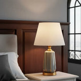 Stolná Lampa z Keramiky a Záhybového Textilu