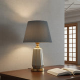 Stolná Lampa z Keramiky a Záhybového Textilu