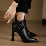 Magas sarkú Ankle Bootok Oversized Csattal