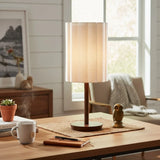 Moderná Stolná Lampa s Krivým Textilným Tiene a Drevenou Podstavou