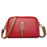 Táto kompaktná crossbody kabelka je ideálna na dni plné pohybu