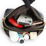 Táto kompaktná crossbody kabelka je ideálna na dni plné pohybu